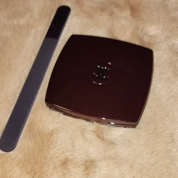 CHANEL Rouge Noir Mirror & Nail file Set - Picture 7 of 10